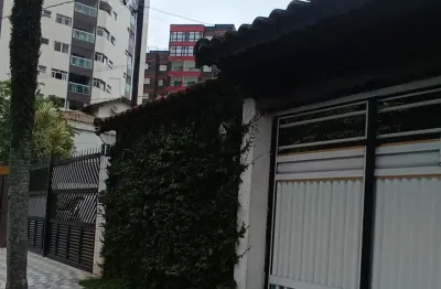 Casa vila tupi -300 meros da  praia -aceita financiamento bancario.