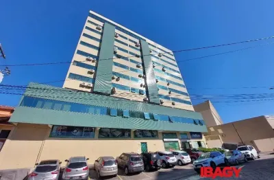 Sala comercial para alugar na Rua das Camélias, 345, Kobrasol, São José