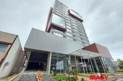 Sala comercial para alugar na Rua Manoel Loureiro, 1940, Barreiros, São José