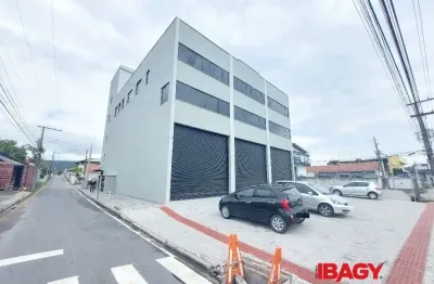 Excelente apartamento 1 dormitório(s) em serraria - são josé