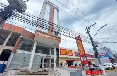Sala comercial para alugar na Rua Vinte e Quatro de Abril, 2977, Centro, Palhoça