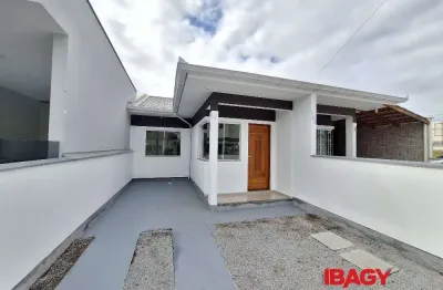 Casa com 2 quartos para alugar na Dos Imigrantes, 125, Bela Vista, Palhoça