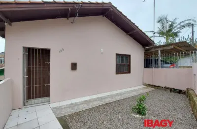 Excelente casa 2 dormitório(s) em estreito - florianópolis