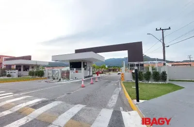 Casa em condomínio fechado com 3 quartos para alugar na Avenida Paulo Roberto Vidal, 2490, Bela Vista, Palhoça