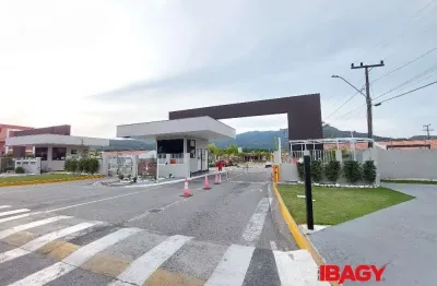 Excelente casa em condominio 3 dormitório(s) em bela vista - palhoça