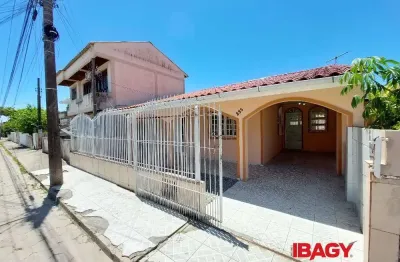 Excelente casa 3 dormitório(s) em ponte do imaruim - palhoça