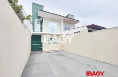 Casa com 2 quartos para alugar na Rua Narciso, 89, Forquilhas, São José