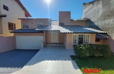 Excelente casa 4 dormitório(s) em itaguaçu - florianópolis