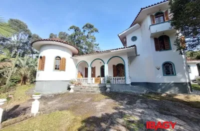 Excelente casa 4 dormitório(s) em itacorubi - florianópolis