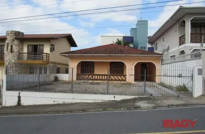 Casa com 2 quartos para alugar na Rua Gralha Azul, 294, Picadas do Sul, São José
