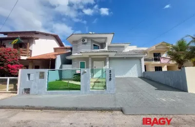 Excelente casa 3 dormitório(s) em pedra branca - palhoça