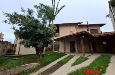 Excelente casa 5 dormitório(s) em ingleses - florianópolis