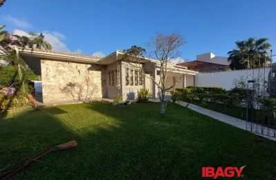 Excelente casa 3 dormitório(s) em córrego grande - florianópolis