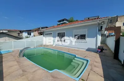 Casa com 3 quartos para alugar na Rua Joaquim Coelho de Arruda, 439, Serraria, São José