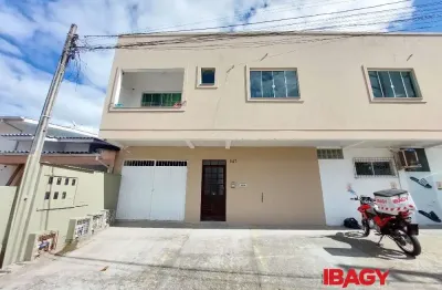 Excelente Apartamento 1 dormitório(s) em Caminho Novo - Palhoça