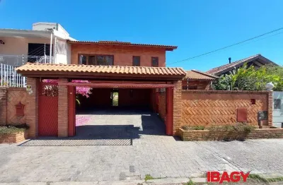 Excelente casa 4 dormitório(s) em balneário - florianópolis