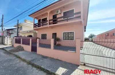 Apartamento com 1 quarto para alugar na Rua Prefeito Otávio Zacchi, 419, Centro, Palhoça