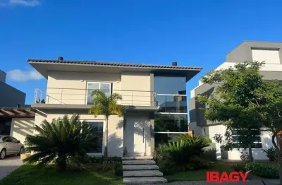 Excelente casa em condominio 4 dormitório(s) em rio tavares - florianópolis