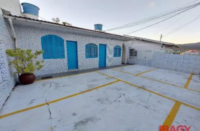 Excelente kitnet 1 dormitório(s) em trindade - florianópolis