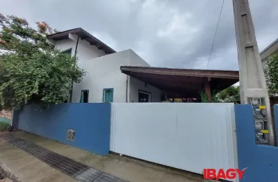 Excelente casa 1 dormitório(s) em campeche - florianópolis