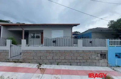 Casa com 3 quartos para alugar na Rua Poços de Caldas, 16, Centro, São José
