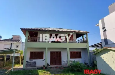 Excelente Casa 3 dormitório(s) em Ribeirão da Ilha - Florianópolis