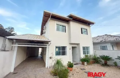 Excelente casa 3 dormitório(s) em canto - florianópolis