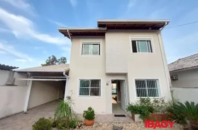 Excelente casa 3 dormitório(s) em canto - florianópolis