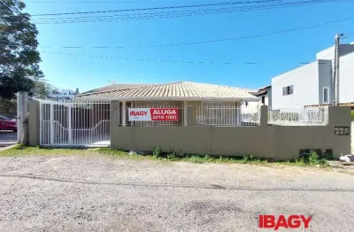 Excelente casa 2 dormitório(s) em campeche - florianópolis