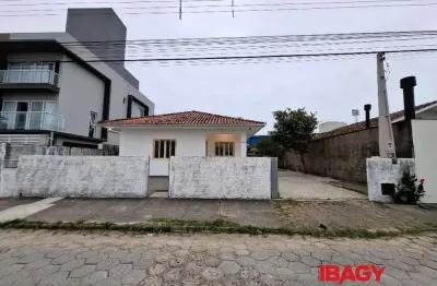 Excelente casa 3 dormitório(s) em carianos - florianópolis