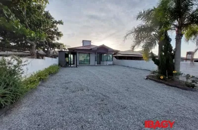 Excelente Casa 3 dormitório(s) em Praia do Sonho (Ens Brito) - Palhoça