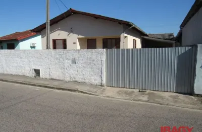 Excelente casa 2 dormitório(s) em carianos - florianópolis