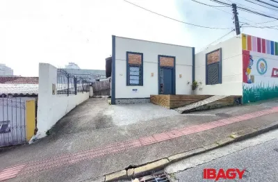 Excelente apartamento 1 dormitório(s) em estreito - florianópolis