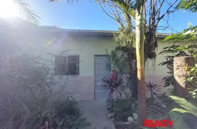 Excelente Casa 2 dormitório(s) em Jardim Atlântico - Florianópolis