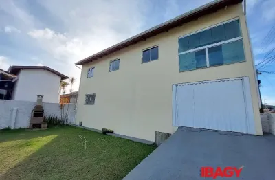 Casa com 3 quartos para alugar na Rua Santa Bárbara, 1142, Flor de Nápolis, São José