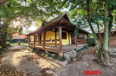 Casa com 4 quartos para alugar na Rua da Capela, 923, Campeche, Florianópolis