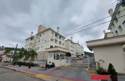 Apartamento com 2 quartos para alugar na Rua dos Palmiteiros, 220, Madri, Palhoça