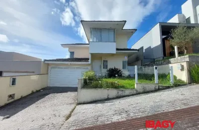 Excelente casa 4 dormitório(s) em cidade universitária pedra branca - palhoça