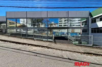 Prédio para alugar na Rua Ursulina Senna de Castro, 226, Estreito, Florianópolis