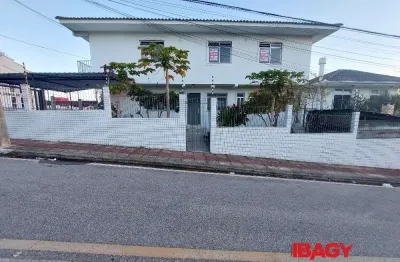 Excelente apartamento 2 dormitório(s) em capoeiras - florianópolis