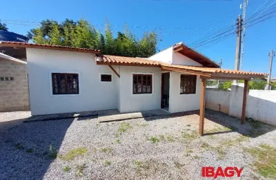 Excelente casa 2 dormitório(s) em são joão do rio vermelho - florianópolis