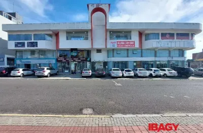 Ponto comercial para alugar na Avenida Leoberto Leal, 1205, Barreiros, São José