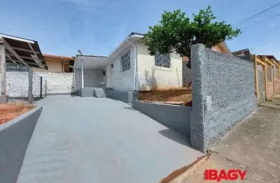 Casa com 1 quarto para alugar na Rua Antônio Basil Schroeder, 806, Barreiros, São José