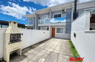 Casa com 2 quartos para alugar na Lidia Maria Da Silva Lima, 178, Nova Palhoça, Palhoça