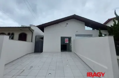 Ponto comercial para alugar na Pedro José De Azevedo, 120, Centro, Biguaçu