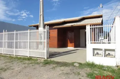 Casa com 2 quartos para alugar na Rua Adelina Julia de Campos, 453, Pachecos, Palhoça