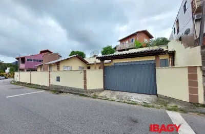 Excelente casa 3 dormitório(s) em rio tavares - florianópolis