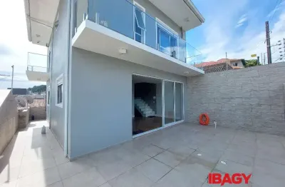 Excelente casa 3 dormitório(s) em forquilinhas - são josé