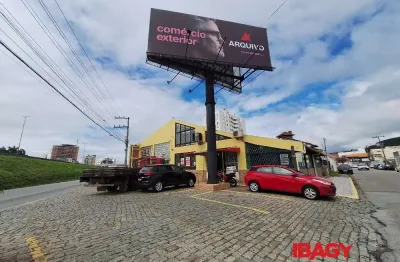 Ponto comercial para alugar na Orlando Silva, 39, Roçado, São José