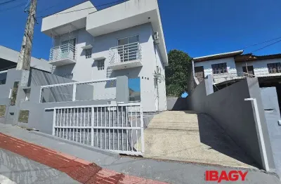 Casa com 2 quartos para alugar na Rua Manaus, 615, Serraria, São José